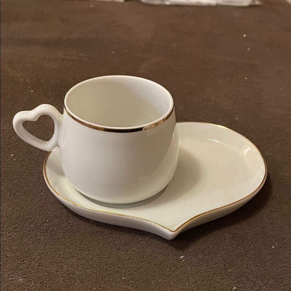 HUE Elegant White Teacup with Gold Trim